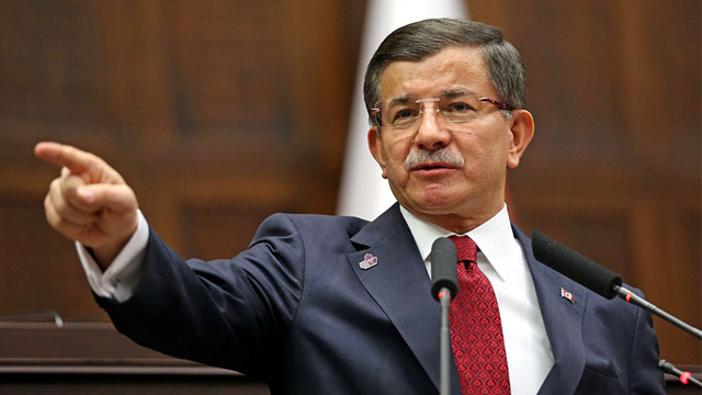 Аҳмет Довутўғлу:  Туркия конституцияси мамлакат ривожланиши учун тўсиқ бўлмоқда