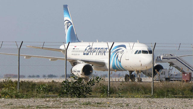 Мисрнинг Egypt Air авикомпаниясининг йўловчи самолёти гаровга олинди