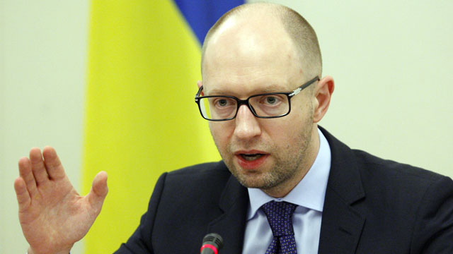 Украина Бош вазири Арсений Яценюк истеъфога чиқишида парламентни айблади