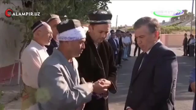 Видео: Шавкат Мирзиёев Бекободда таъзияли уйга кириб ҳамдардлик билдирди