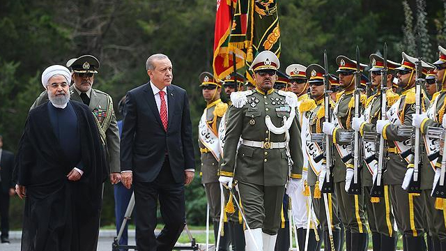 Туркия президенти Эронга расмий ташриф билан келди