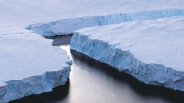 Антарктидада улкан муз ёриғи пайдо бўлган