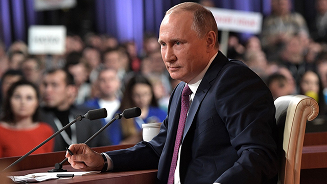 Видео: Путин ўзининг ҳаводаги қўриқланишига изоҳ берди