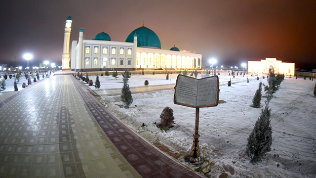 Фото: Нукус шаҳрининг тунги жозибаси 