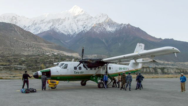 Непал тоғларида йўловчи самолёти ғойиб бўлди