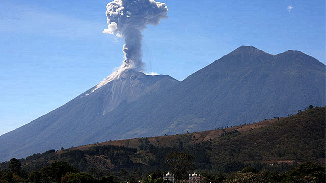 Гватемала ҳудудида отилаётган Сантьяго вулқони Мексикага ҳам хавф солади