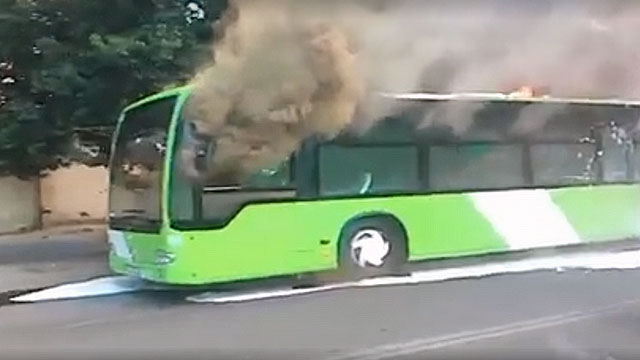 Тошкентда автобус ёниб кетди Тошкентда автобус ёниб кетди