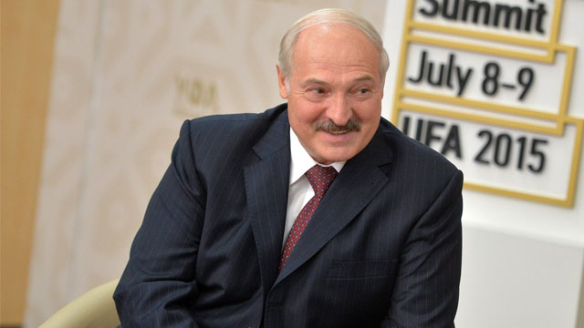 Александр Лукашенко ШҲТ йиғилишида иштирок этиш учун Тошкентга келди