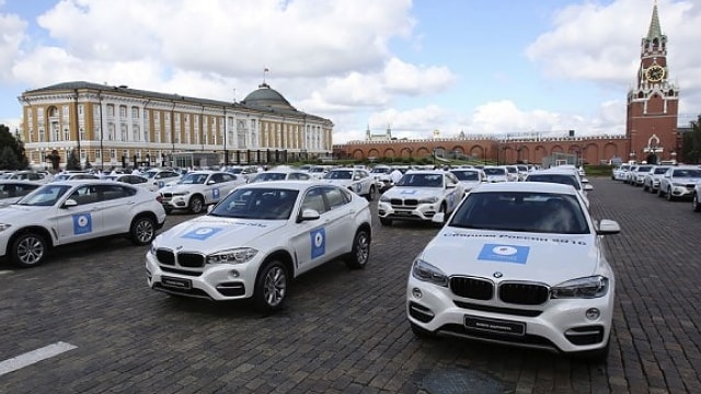 Путиннинг совғасини сотмоқчи бўлган Олимпиада чемпионига молиявий ёрдам берилади