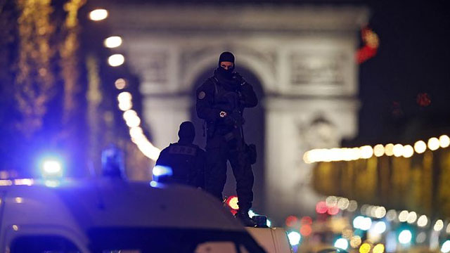 Париж терактини уюштирганликда гумон қилинаётган шахс полицияга келди