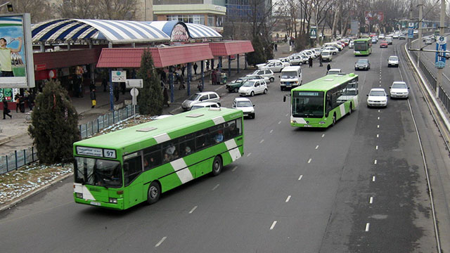 Тошкентдаги автобуслар қатнови вақти ўзгарaди, ҳайдовчиларга махсус кийим