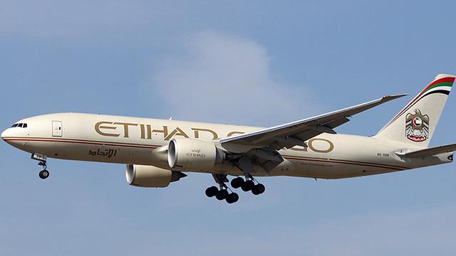 Etihad Airways самолёти учувчиси парвоз вақтида вафот этди