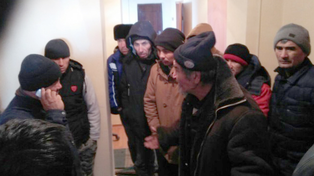 Офарин! Совуқда қолган ўзбекистонликлар қозоқ полицияси томонидан қутқариб қолинди Офарин! Совуқда қолган ўзбекистонликлар қозоқ полицияси томонидан қутқариб қолинди