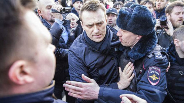 Навальний Путинга қарши намойиш уюштирди